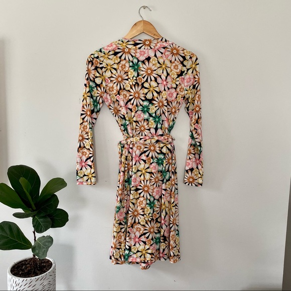 Banana Republic flower power wrap dress 🌸 - Picture 2 of 6